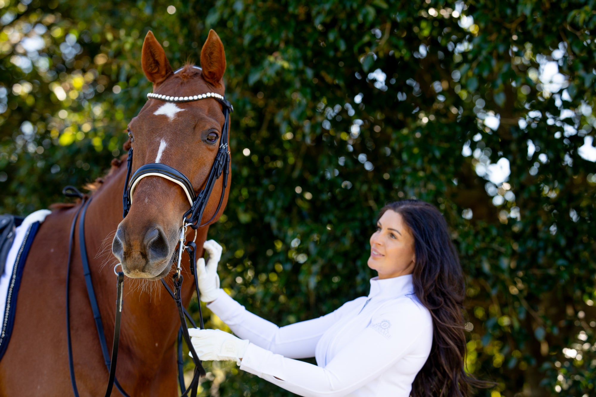 Weymouth Dressage Bridle with white trim piping | Black Leather