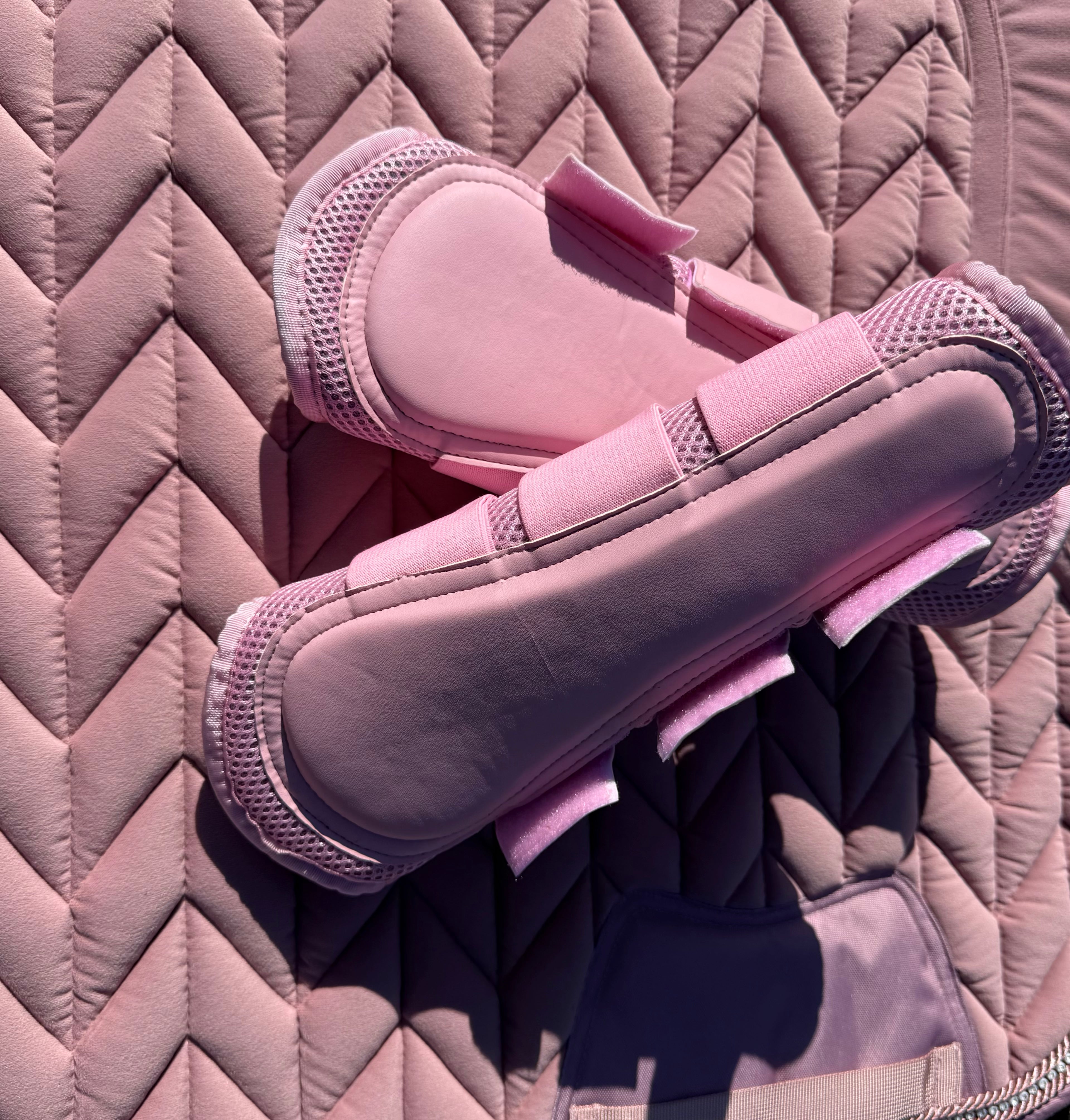 Matching PINK saddle pad , boot & bonnet set