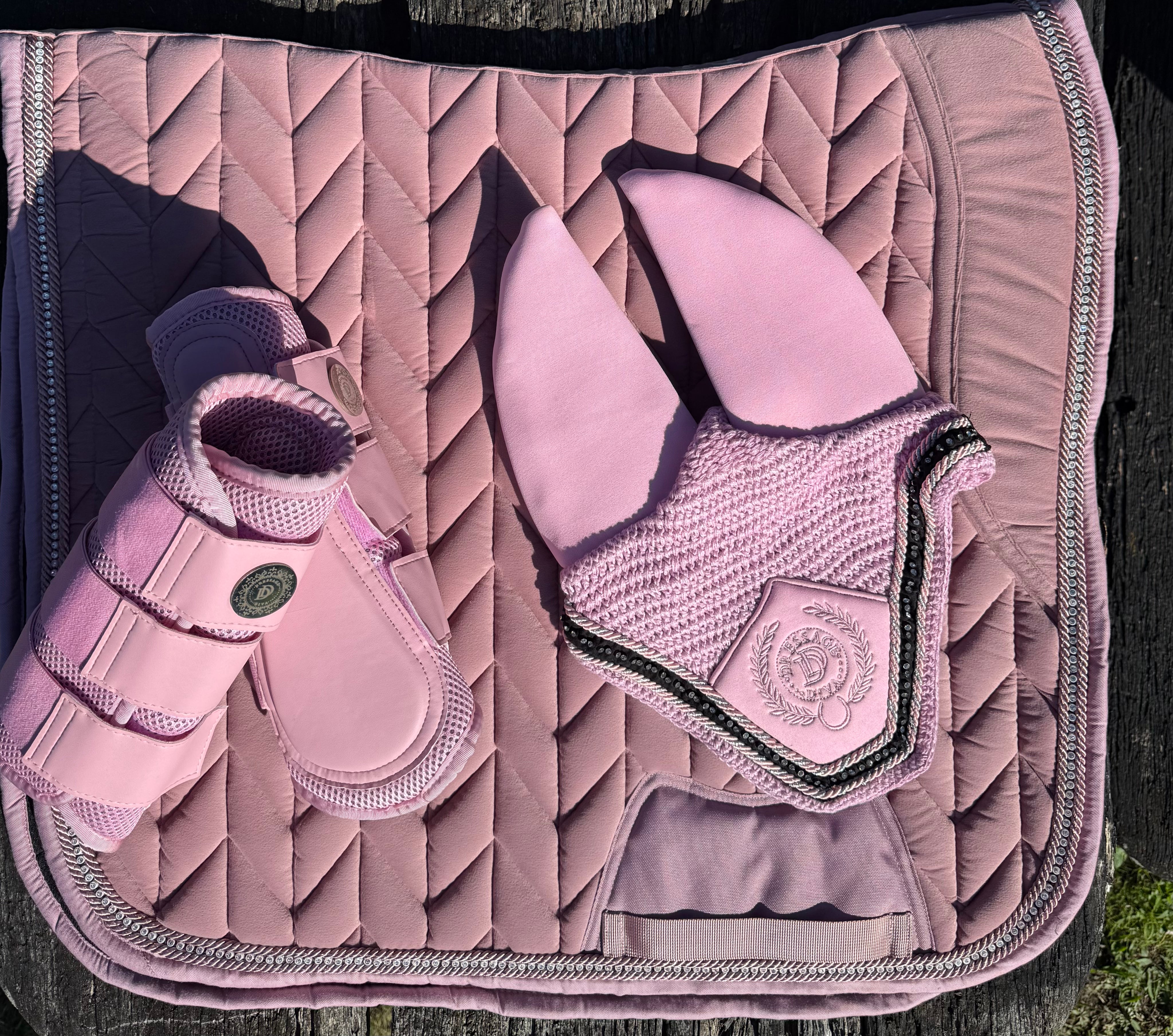 Matching PINK saddle pad , boot & bonnet set