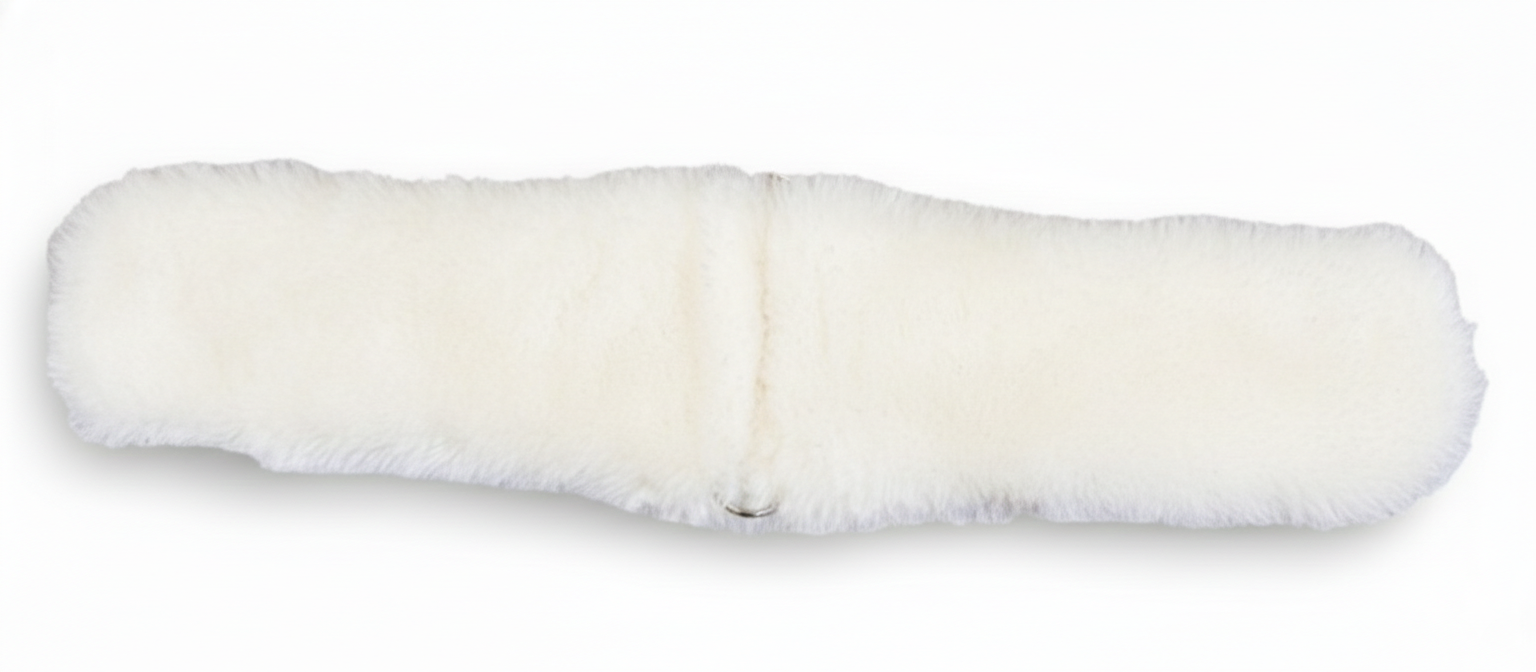 Anatomical girth with removable WHITE sheepskin cover